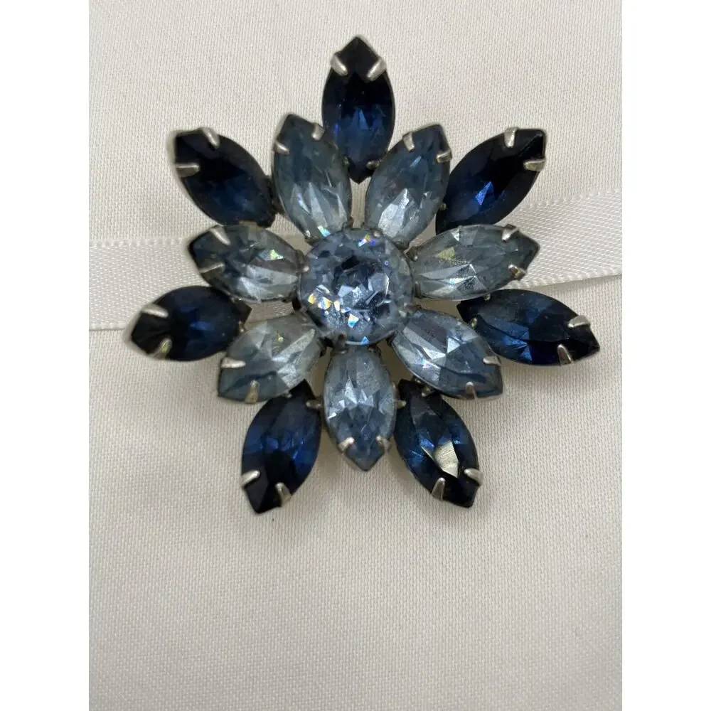 Vintage Rhinestone‎ Brooch Blue Starburst (slightly cloudy) J1-3004